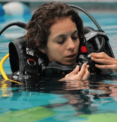 Jorge Román — Instructor de Buceo
